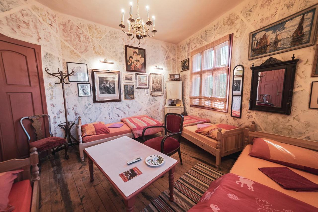 Guest House Malkia Inter เวลีคอเทอร์โนโว ภายนอก รูปภาพ